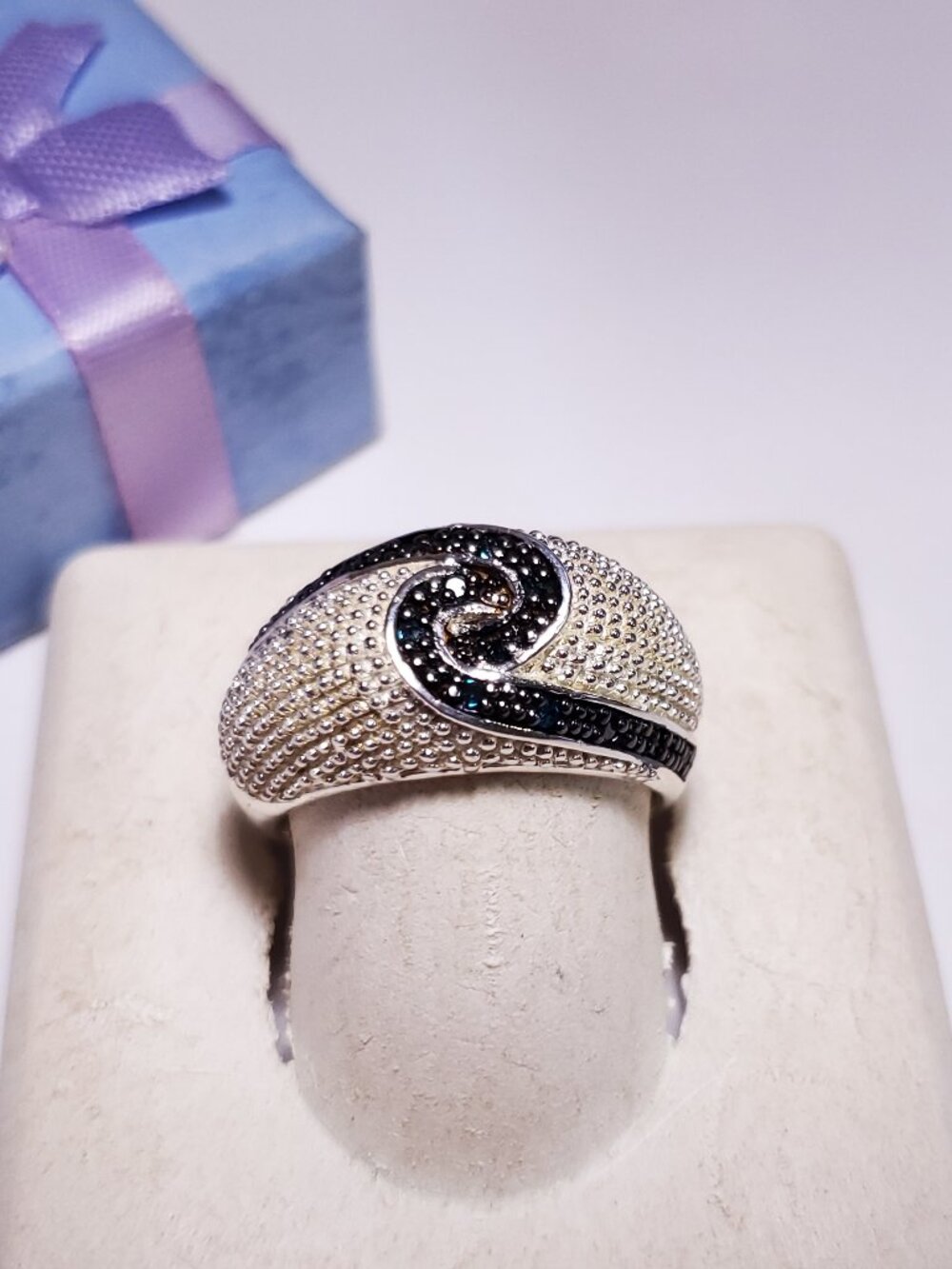 Estate .18ctw Irradiated Rd Blue Diamond Swirl SterlingSilver S-8 Dome Ring24535
